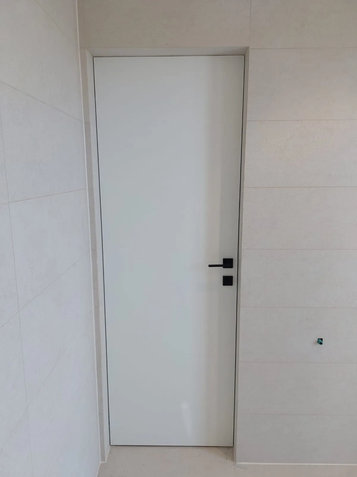 התקנת דלת קו אפס